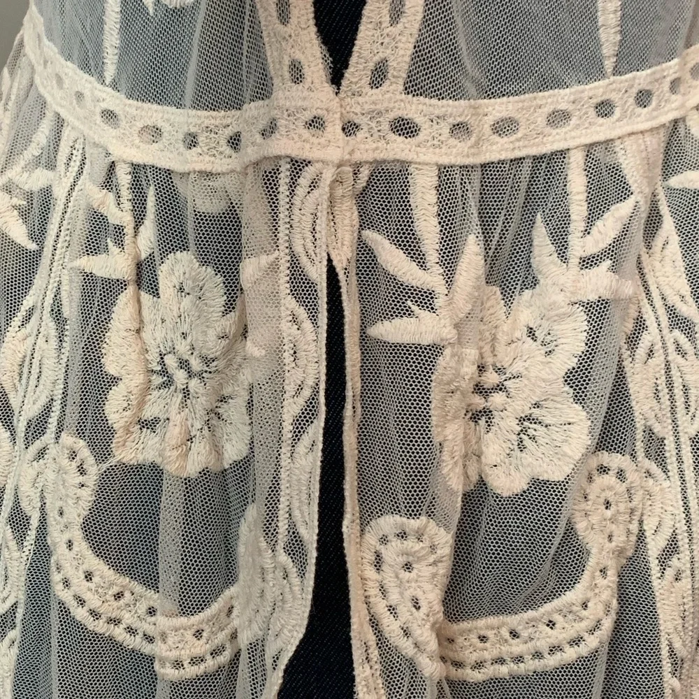 VICI Lace Kimono - Picture 6 of 8